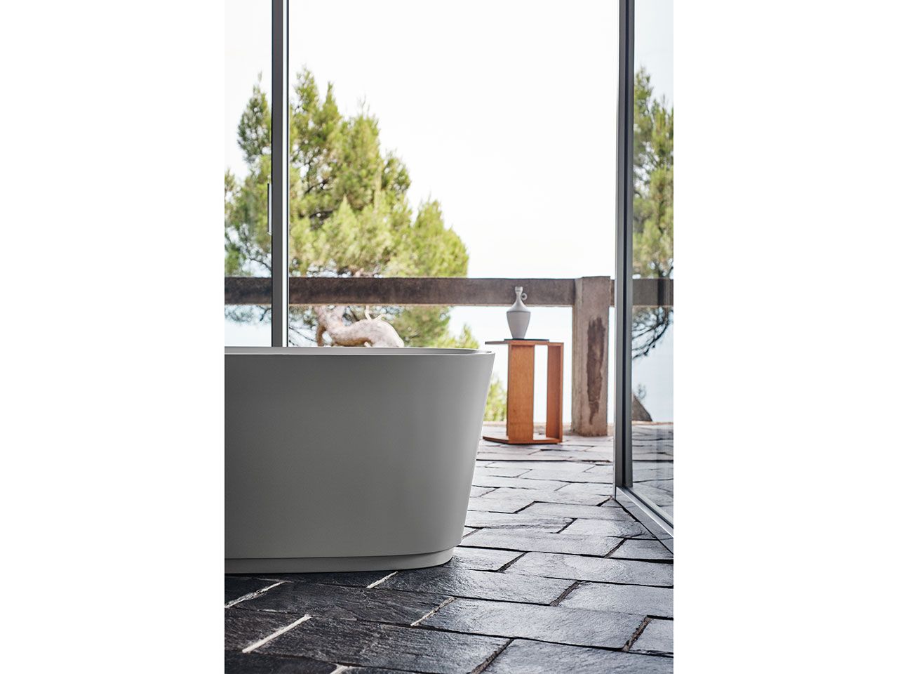 Овальная ванна в центре комнаты в Cristalplant® Agape Neb ARCH-00109265 - Вид №3
