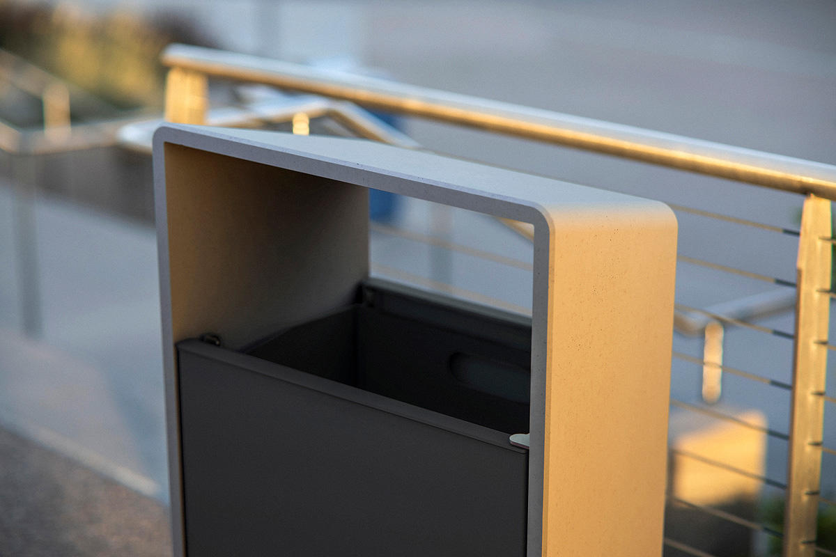 FSRT220 Емкость для мусора со скосом  Forms-surfaces  - Вид №4