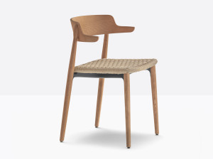 Деревянный стул