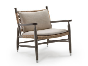 Кресло с подлокотниками