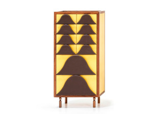 Деревянный комод