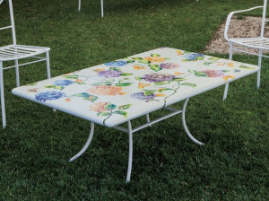 Садовый стол из фаянса и нержавеющей стали