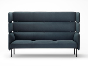 Тканевый диван с высокой спинкой