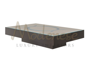 Деревянный прямоугольный низкий журнальный столик