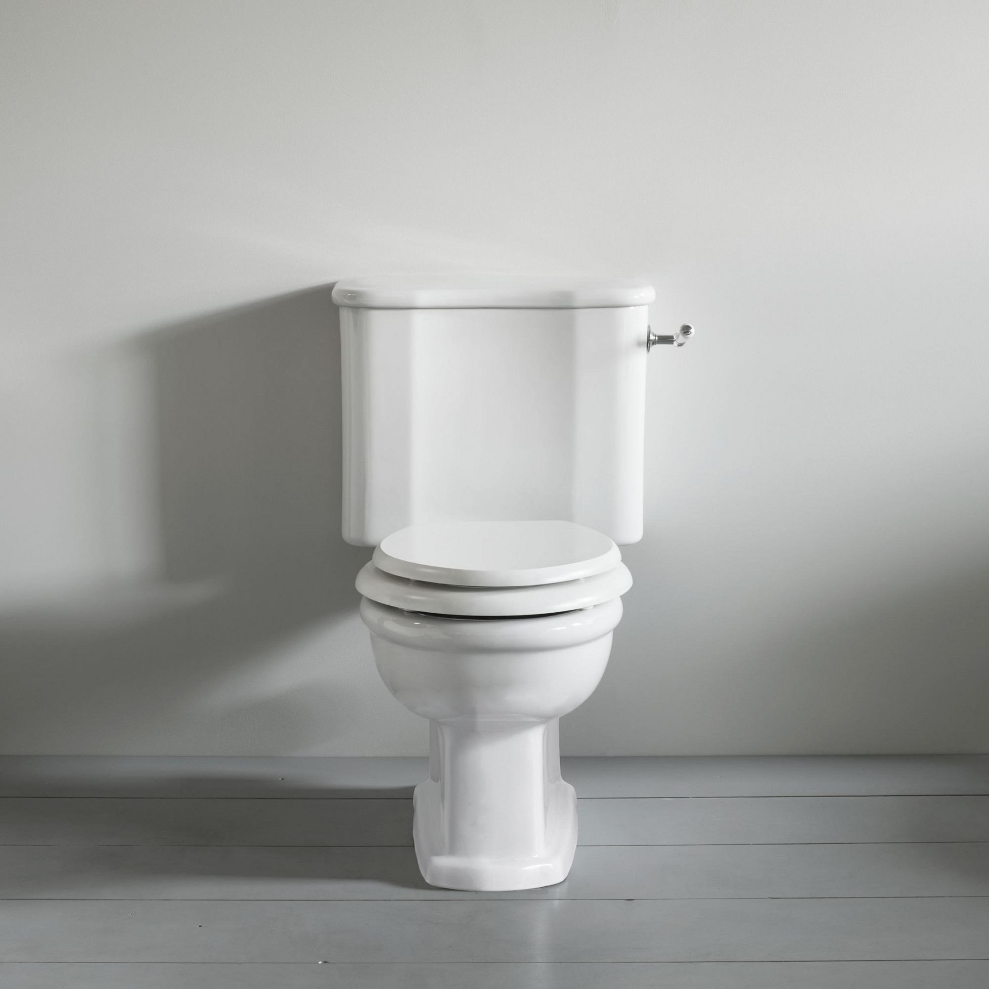 3-01-020 Парижский туалет с закрытой цистерной Paris The water monopoly