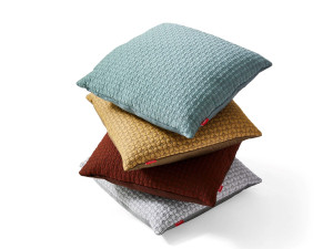 Узорчатая тканевая подушка для дивана