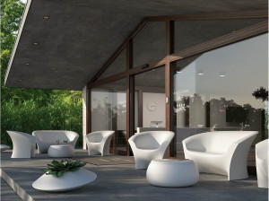 Полиэтиленовый садовый диван