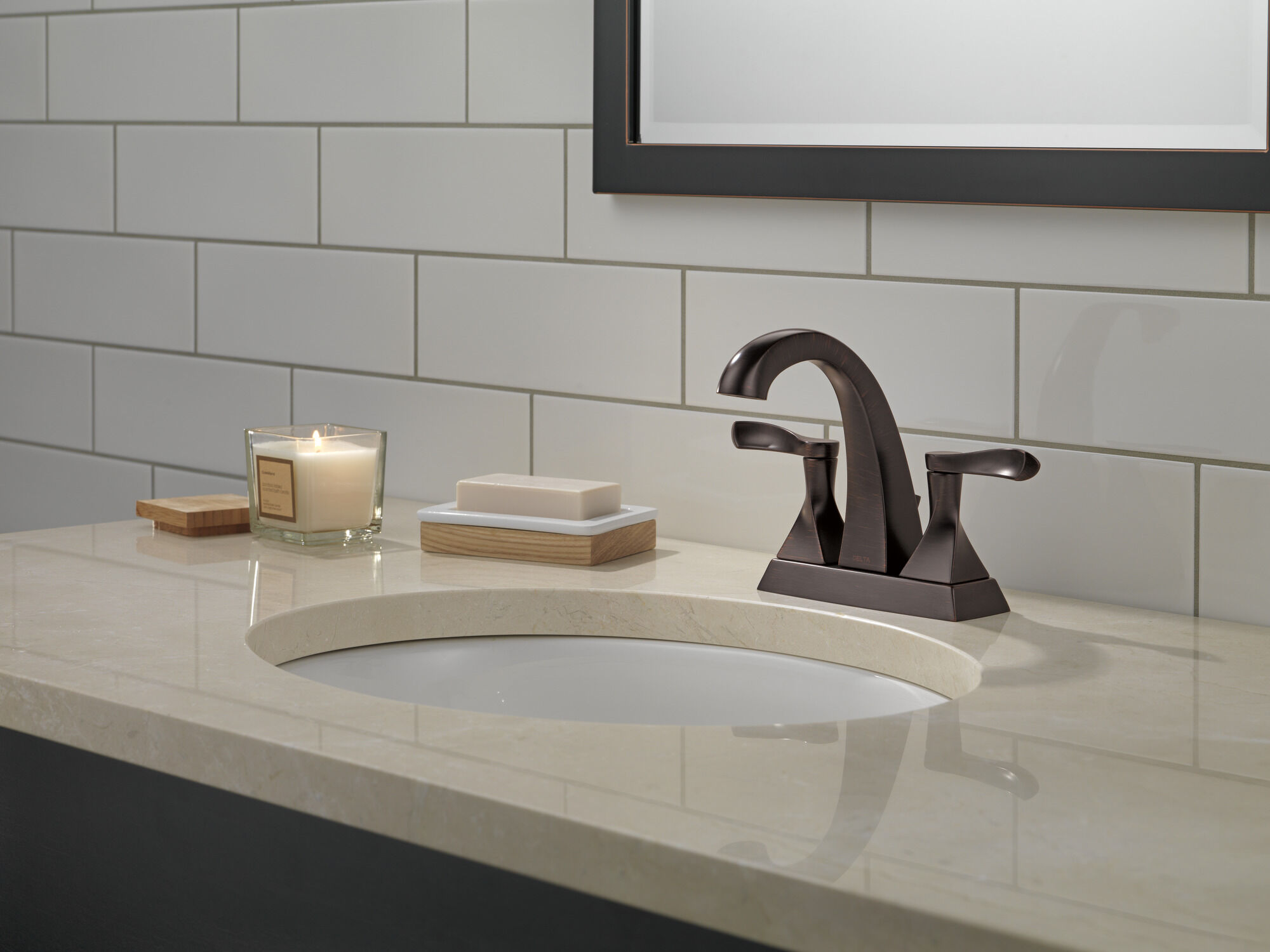 25741LF-RB Смеситель для ванной комнаты с двумя ручками Delta Faucet Everly Венецианская бронза  - Вид №5