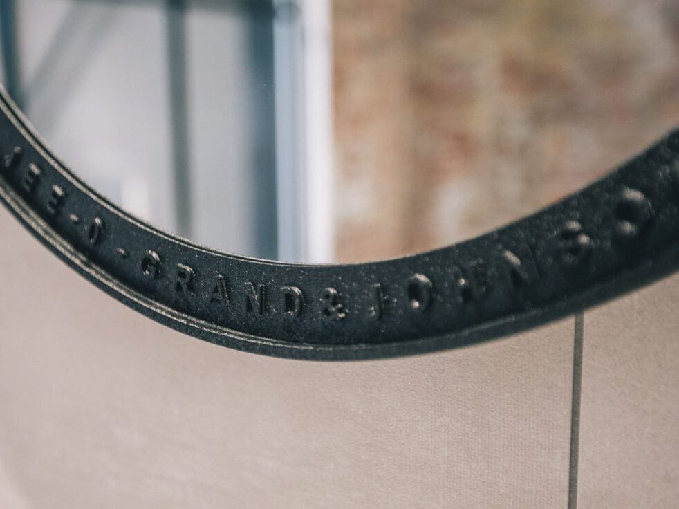 Круглое зеркало из нержавеющей стали для ванной комнаты с рамкой JEE-O ARCH-00103737 - Вид №2