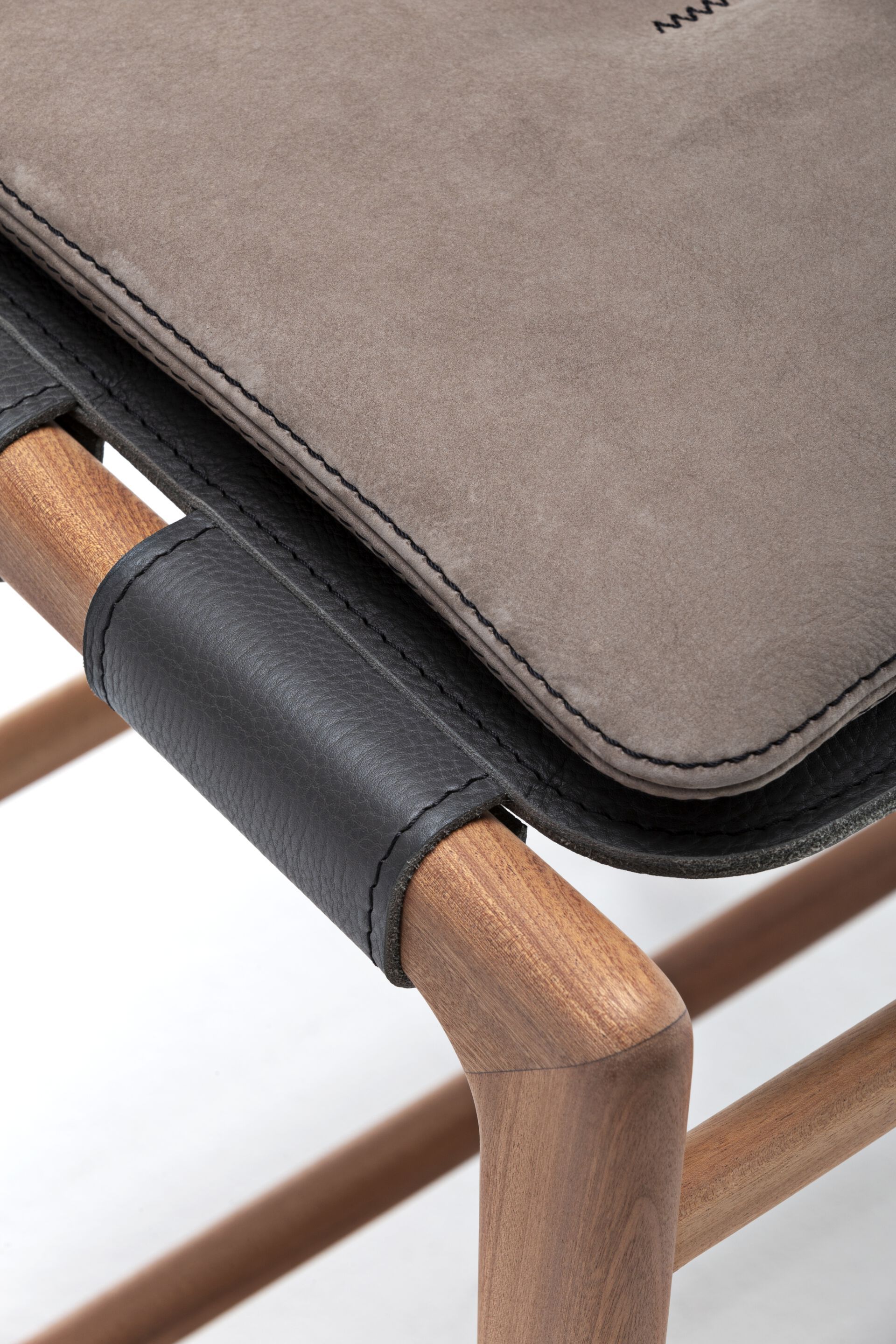 Садовый стул из красного дерева и кожи с подставкой для ног Exteta Levante ARCH-00121990 - Вид №1