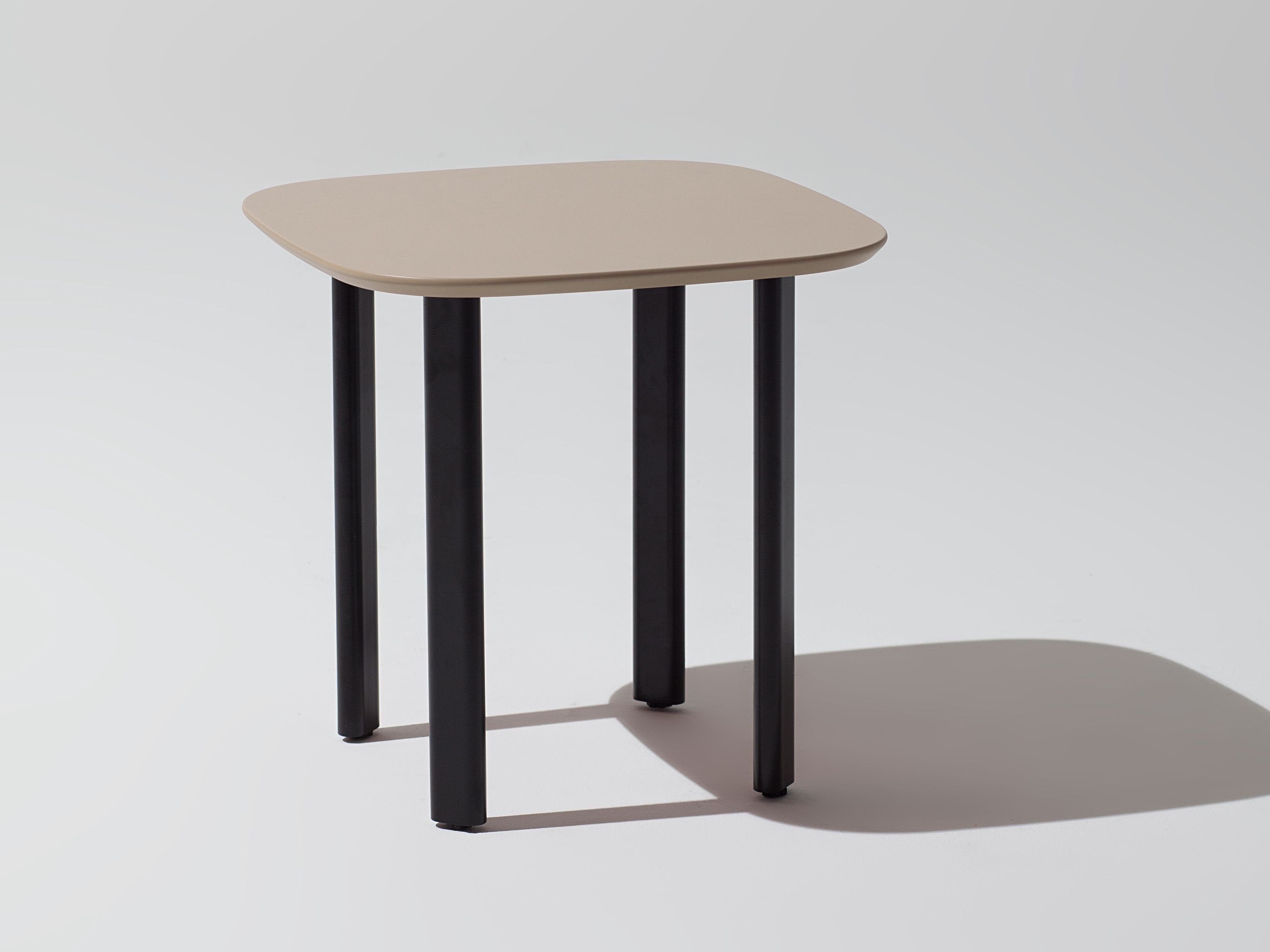 Квадратный журнальный столик для контракта Manerba Kokoro ARCH-00001957