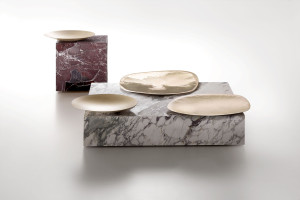 Мраморный монолитный журнальный столик с подносом