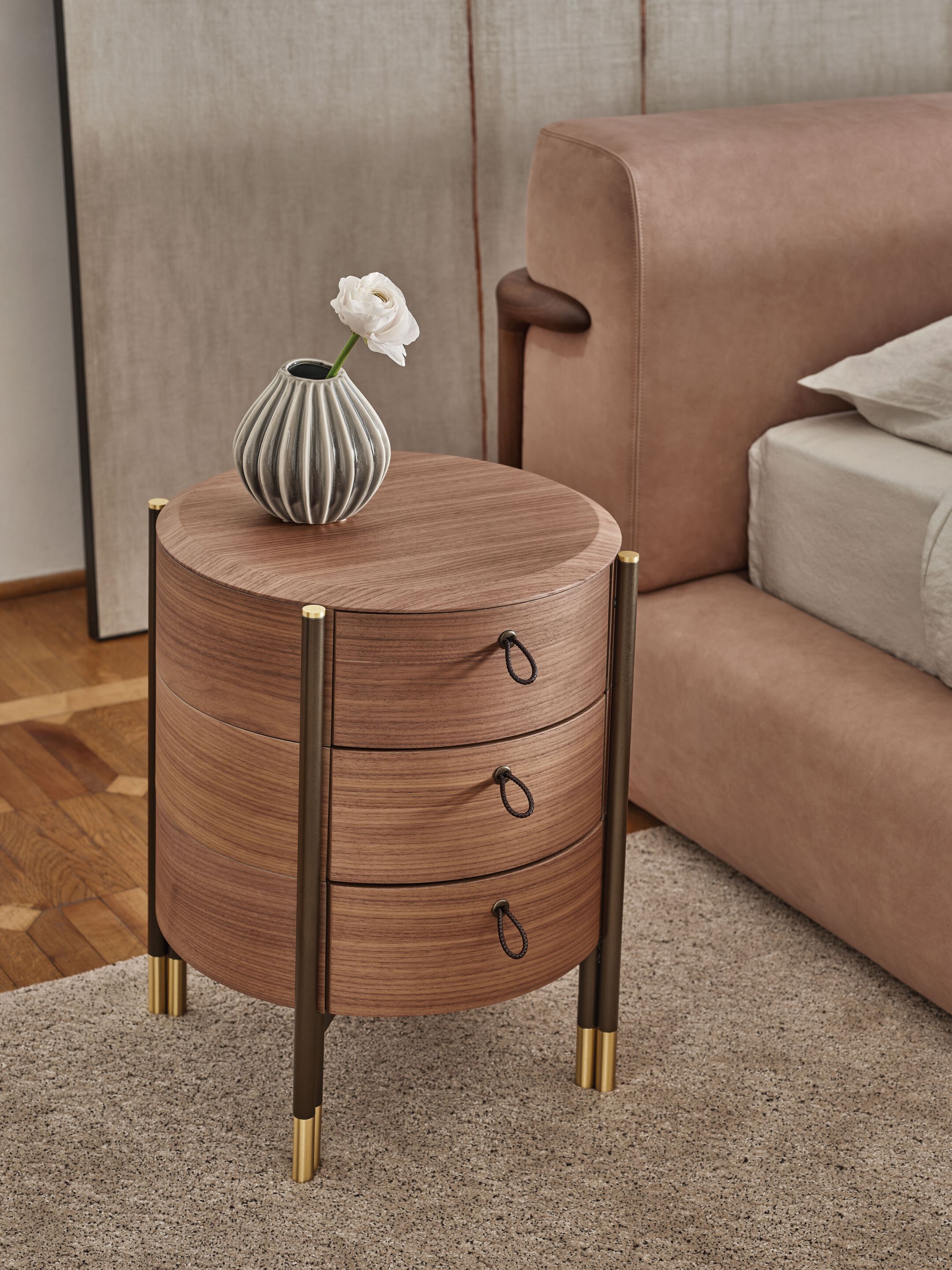 Круглая прикроватная тумбочка из грецкого ореха с ящиками Porada Twenty-Four ARCH-00062539 - Вид №1