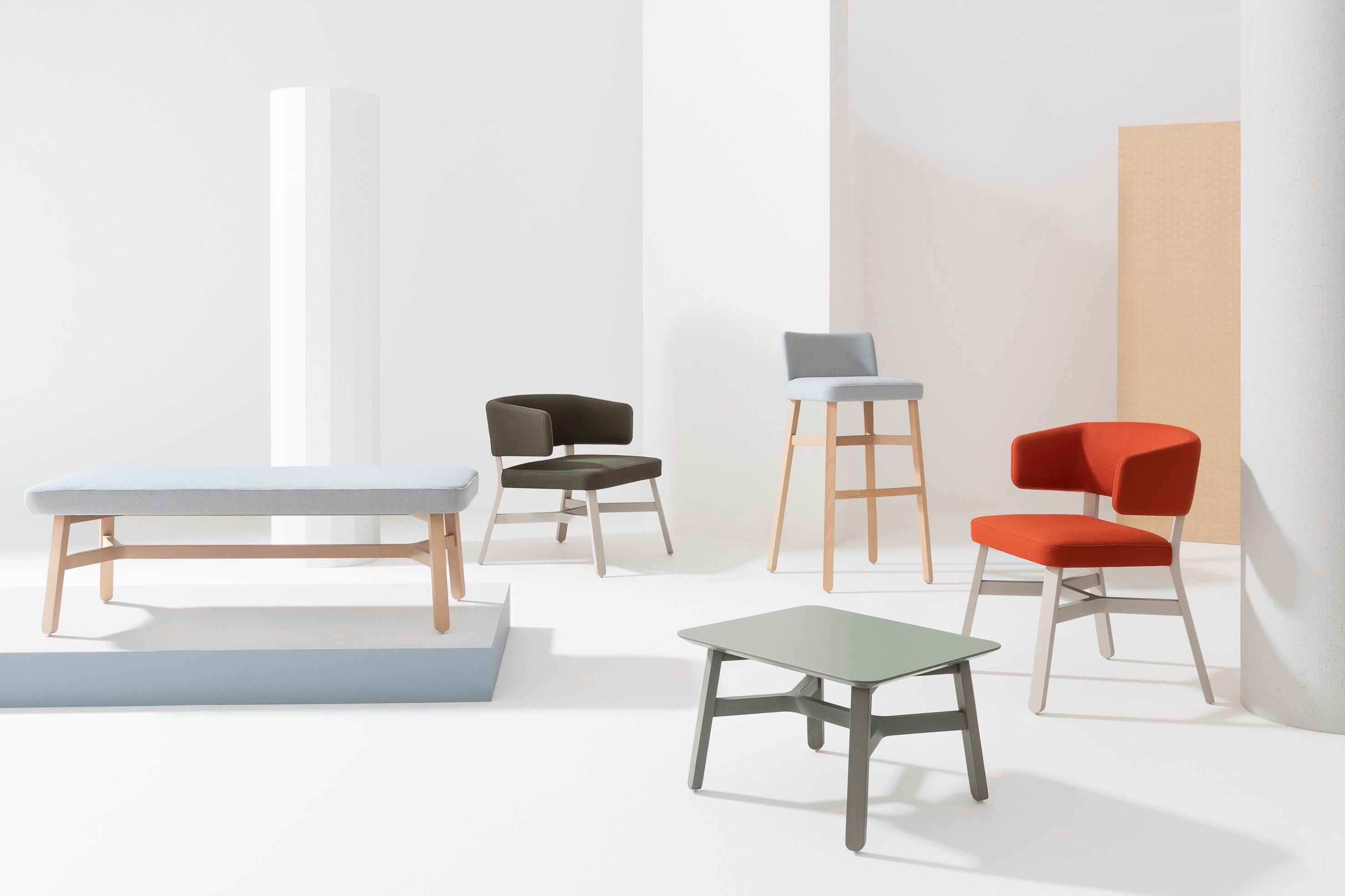 Мягкая скамейка из бука Billiani круассан ARCH-00143357 - Вид №1