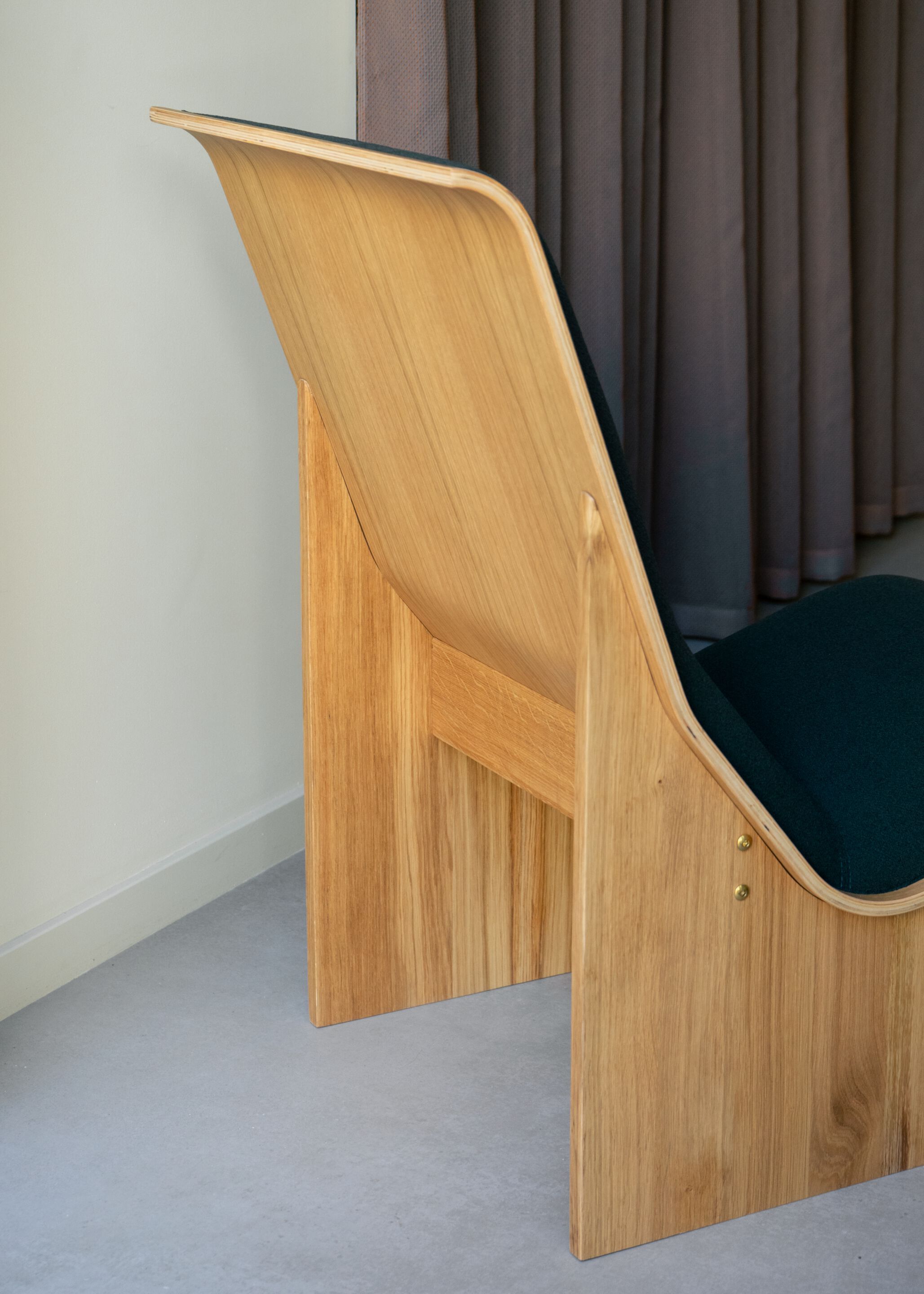 Деревянное кресло с высокой спинкой Omelette Editions PORTA ARCH-00030888 - Вид №4