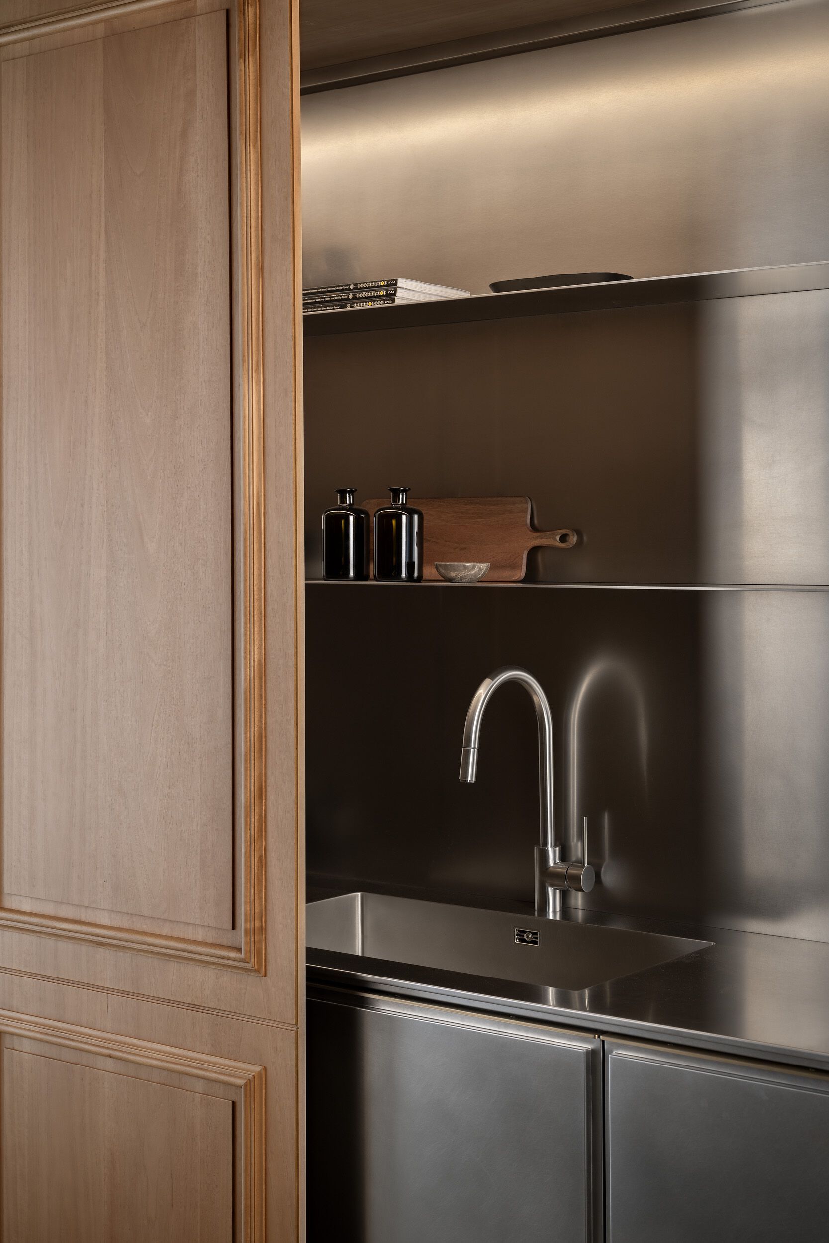 Стальная кухня с островом L'Ottocento VIRTUS ARCH-00041728 - Вид №5