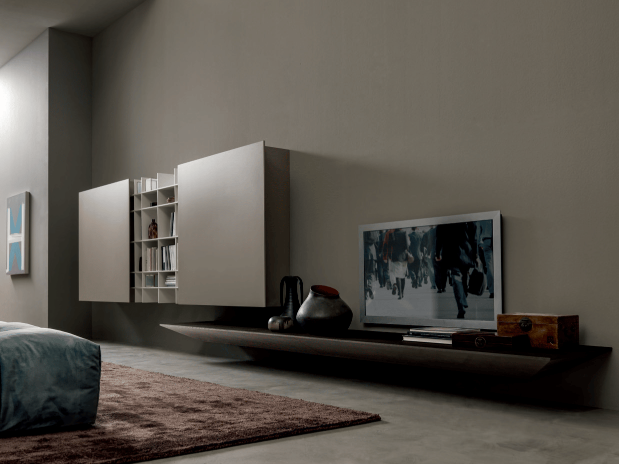 Стена оборудована деревянной и алюминиевой подставкой для телевизора MODULNOVA Blade ARCH-00110625