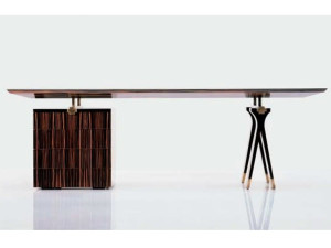 Деревянный исполнительный стол с ящиками