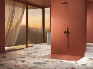 Flush fitting steel shower tray