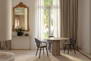 Круглый дубовый стол