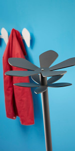 Металлическая напольная вешалка