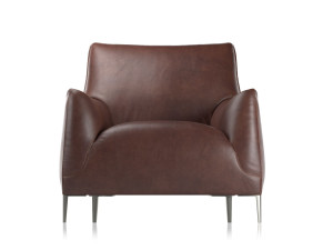 Кожаное кресло с подлокотниками