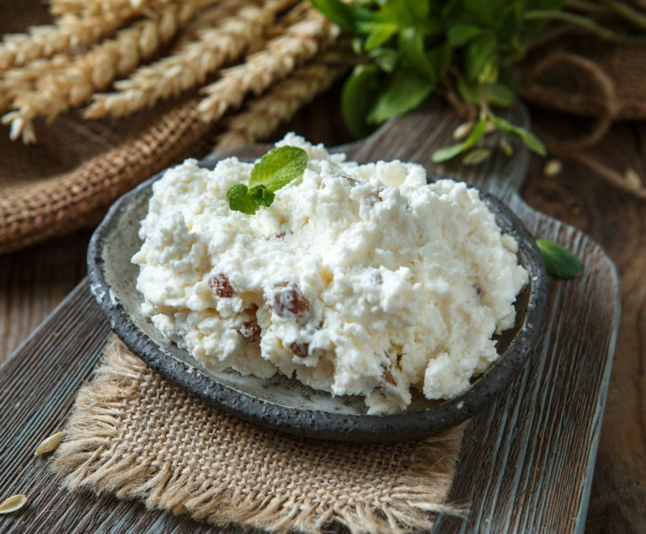 5598 Масса творожная 23% с изюмом Вкусляндия  - Вид №1