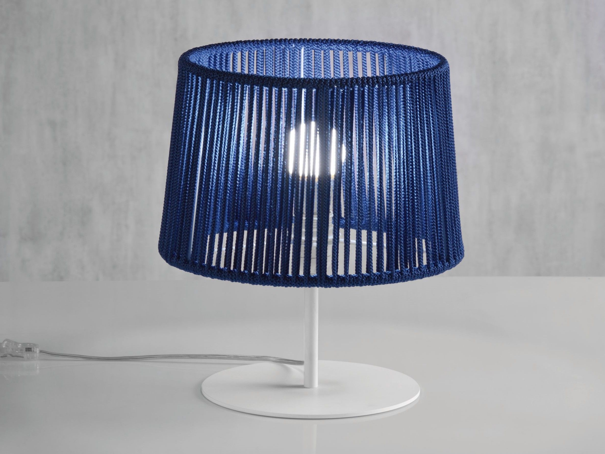 Светодиодная настольная лампа ручной работы из веревки и металла Olé Lighting Drum ARCH-00084195 - Вид №2