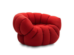 Тканевое кресло с подлокотниками