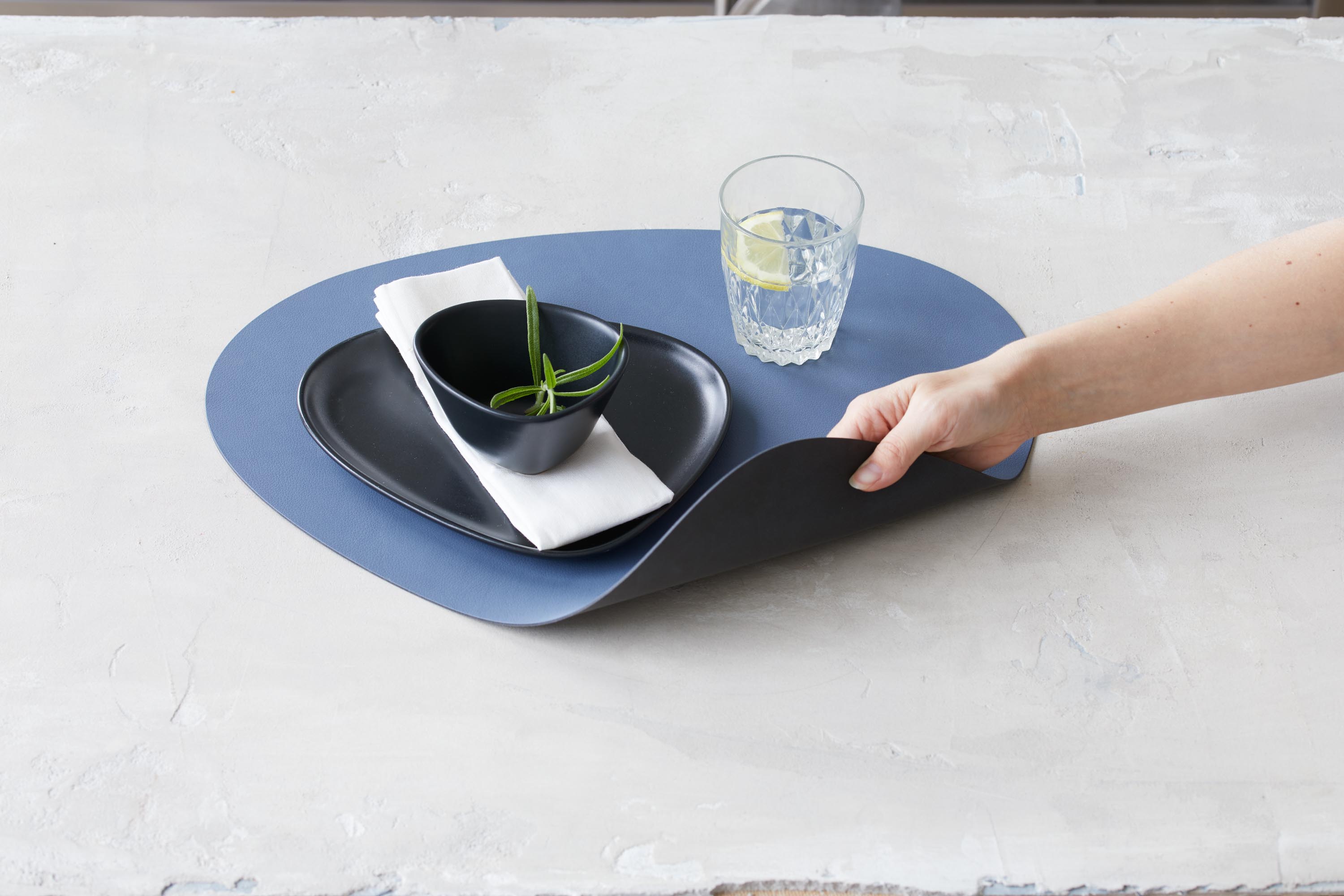982188 DOUBLE NUPO dark blue / black подстановочная салфетка фигурная 37x44 см, толщина 2мм;LIND DNA - Вид №1