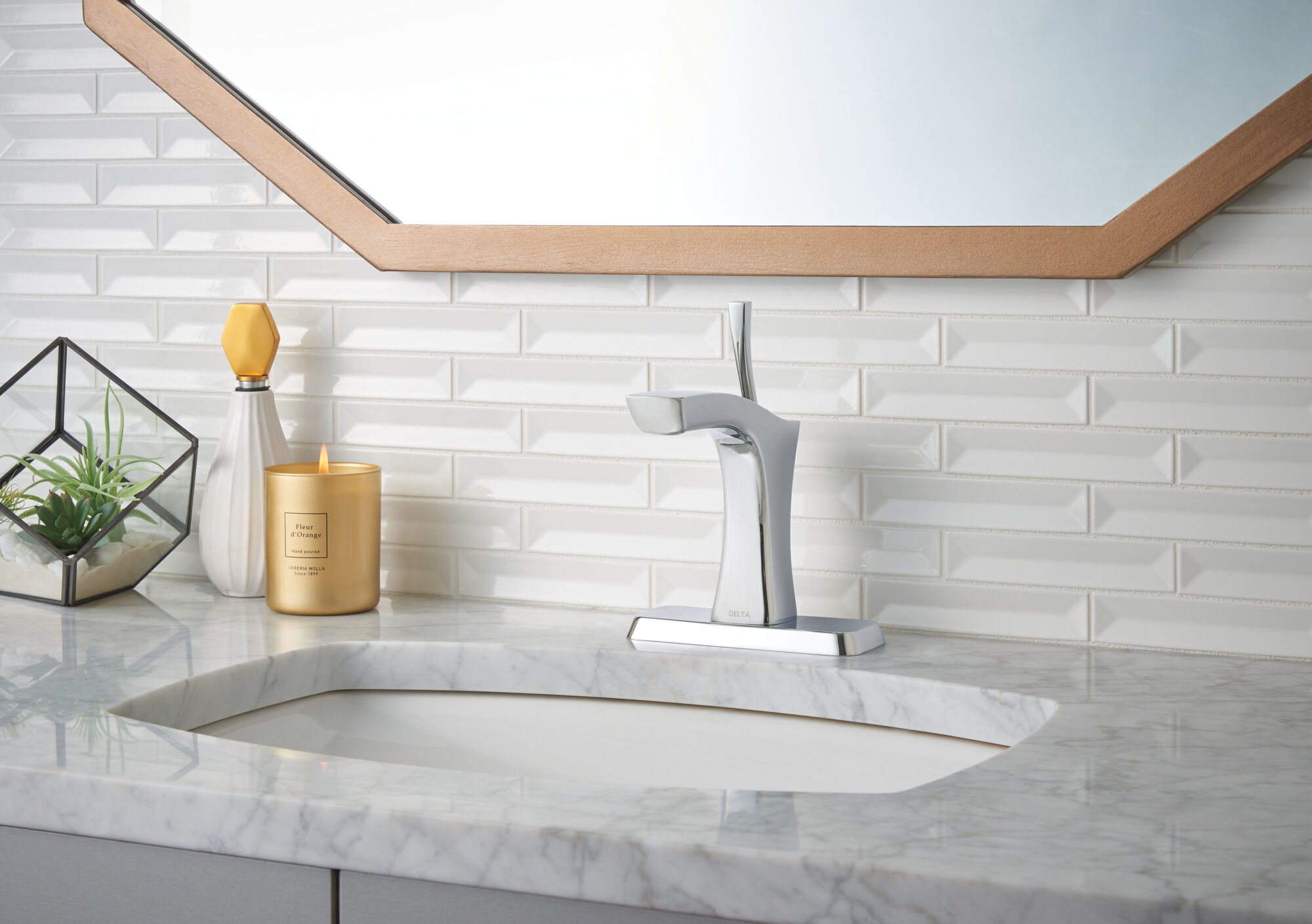 552LF-LPU Смеситель для ванной с одной ручкой - меньше всплывающих окон Delta Faucet Tesla Хром - Вид №1