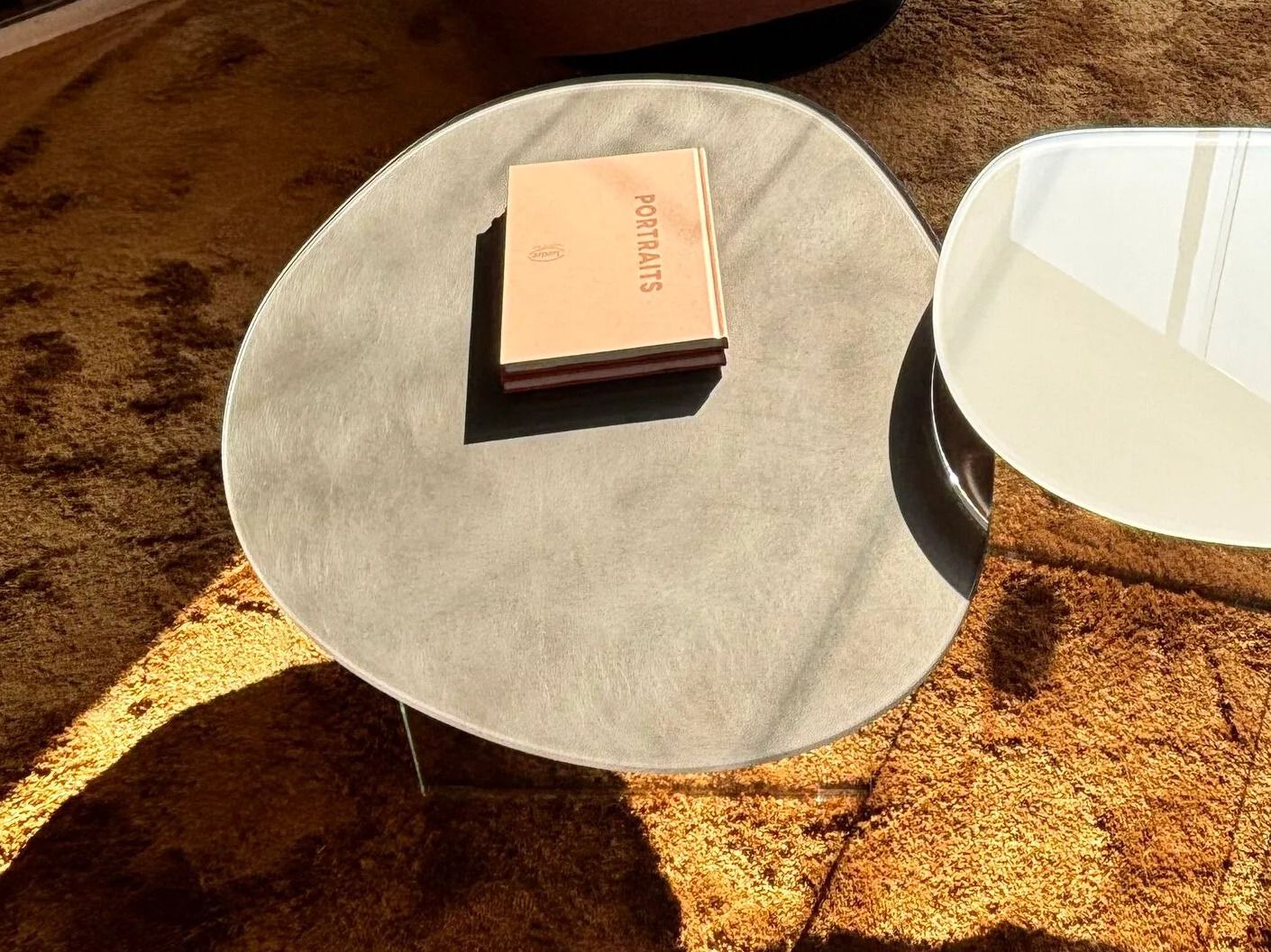 Овальный журнальный столик In Stock озеро ARCH-00018675