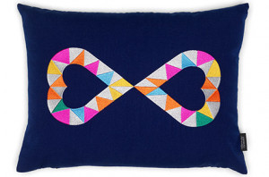 VITRA Вышитые подушки - Двойное сердце 2, синие Alexander Girard, 1952