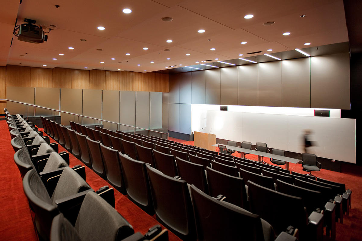 FSRT656 Стеновая система Levele с захватными панелями; вставки из стекла vivigraphix graphica в отражающей конфигурации с прослойкой центен и стандартной отделкой на 5-й авеню, 821, юг, неаполь, флорида Forms-surfaces  - Вид №24