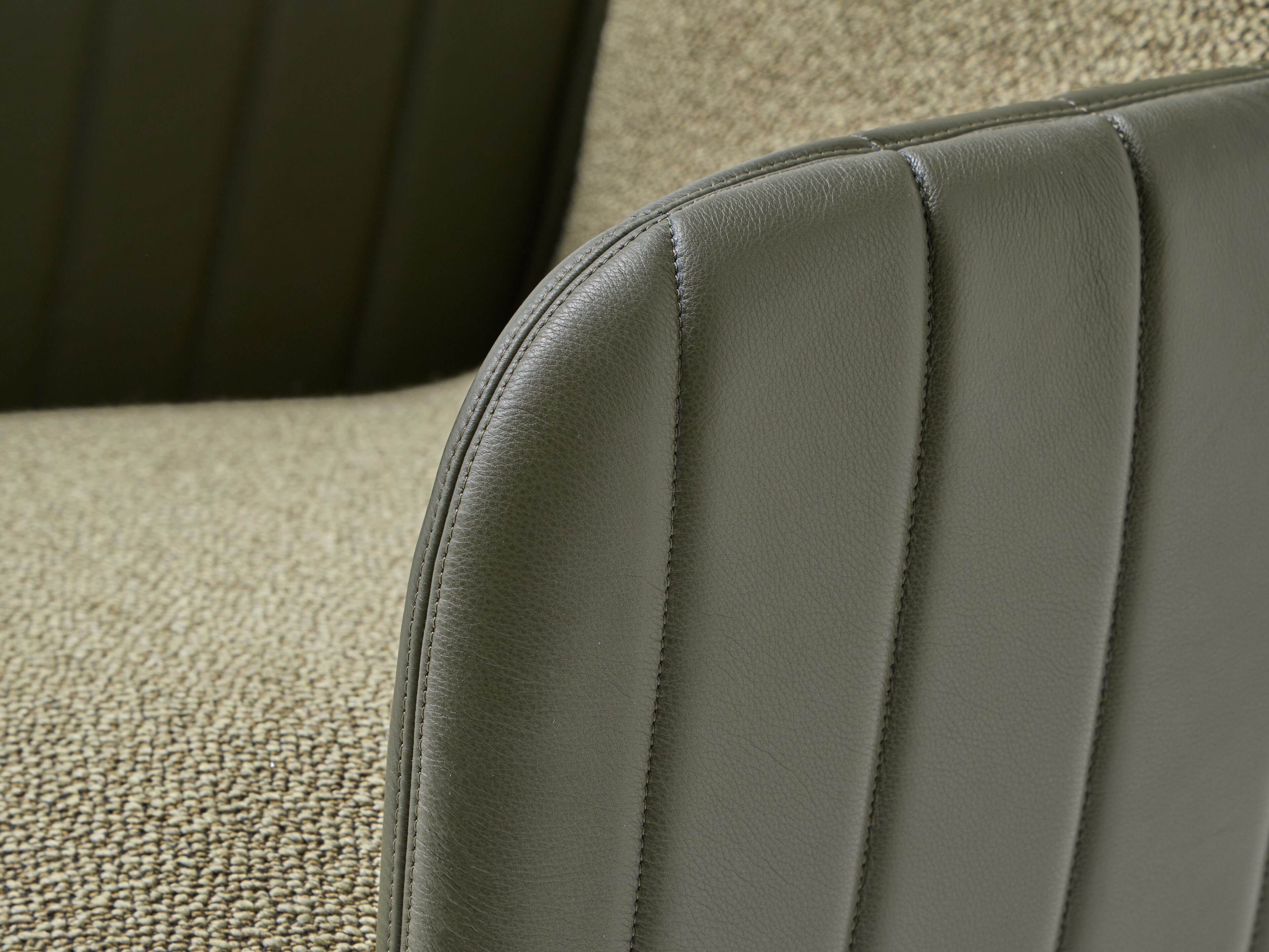 Стул из ткани и кожи с подлокотниками MOBLIBERICA Nai ARCH-00075361 - Вид №8