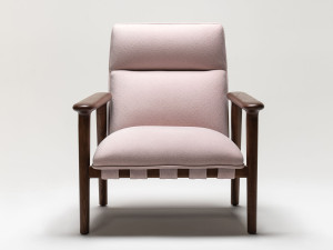 Тканевое кресло с подлокотниками