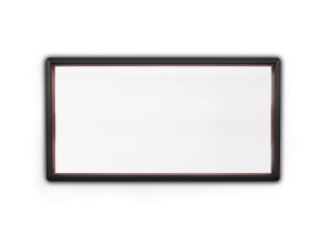 Настенное зеркало в рамке