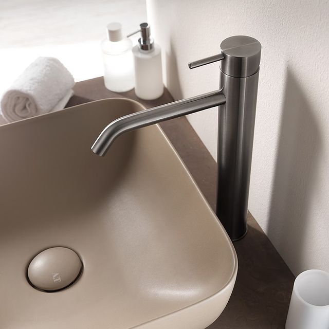 ONE011L Смеситель для раковины Linki ONE, Полированная сталь - Вид №2