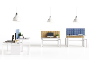 Стол с регулируемой высотой с несколькими звукопоглощающими перегородками