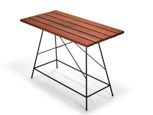 Высокий деревянный прямоугольный садовый стол