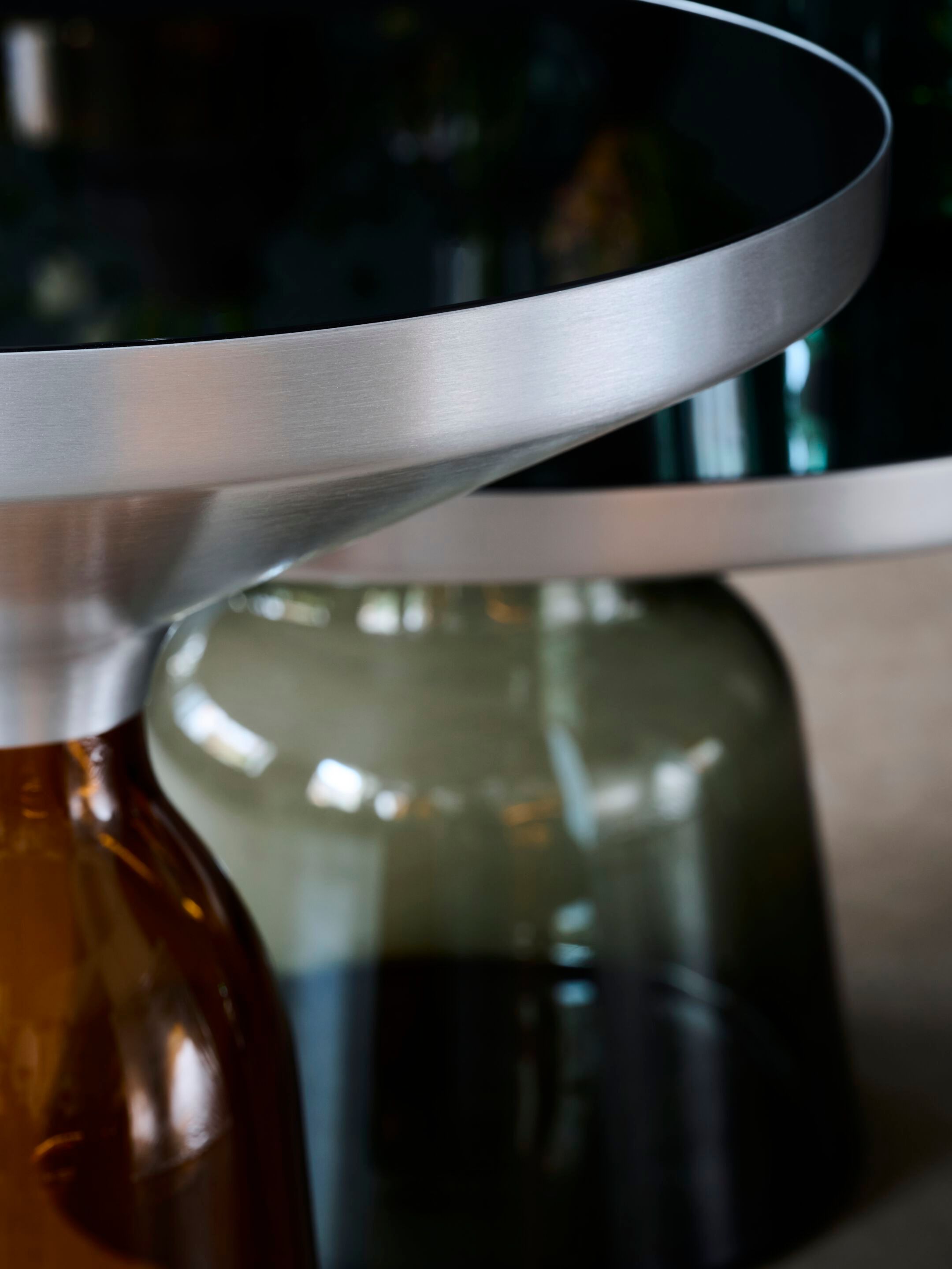 Круглый журнальный столик из алюминия и выдувного стекла Classicon Белл ARCH-00010325 - Вид №1