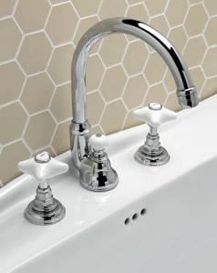 UTWR700A Кран для раковины White Rose на 3 отверстия