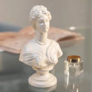 Фигурка гипсовая Медея перламутр