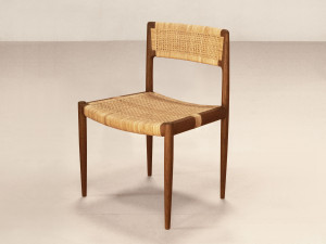 Стул из тикового дерева без подлокотников