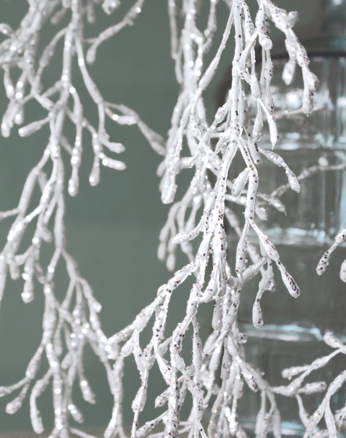 1706 996 a3 Вешалка для кактусов из искусственной омелы с глиттером, 93 см, серебро H-andreas 