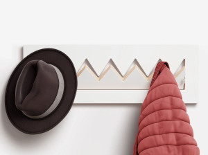 Вешалка для одежды из фанеры