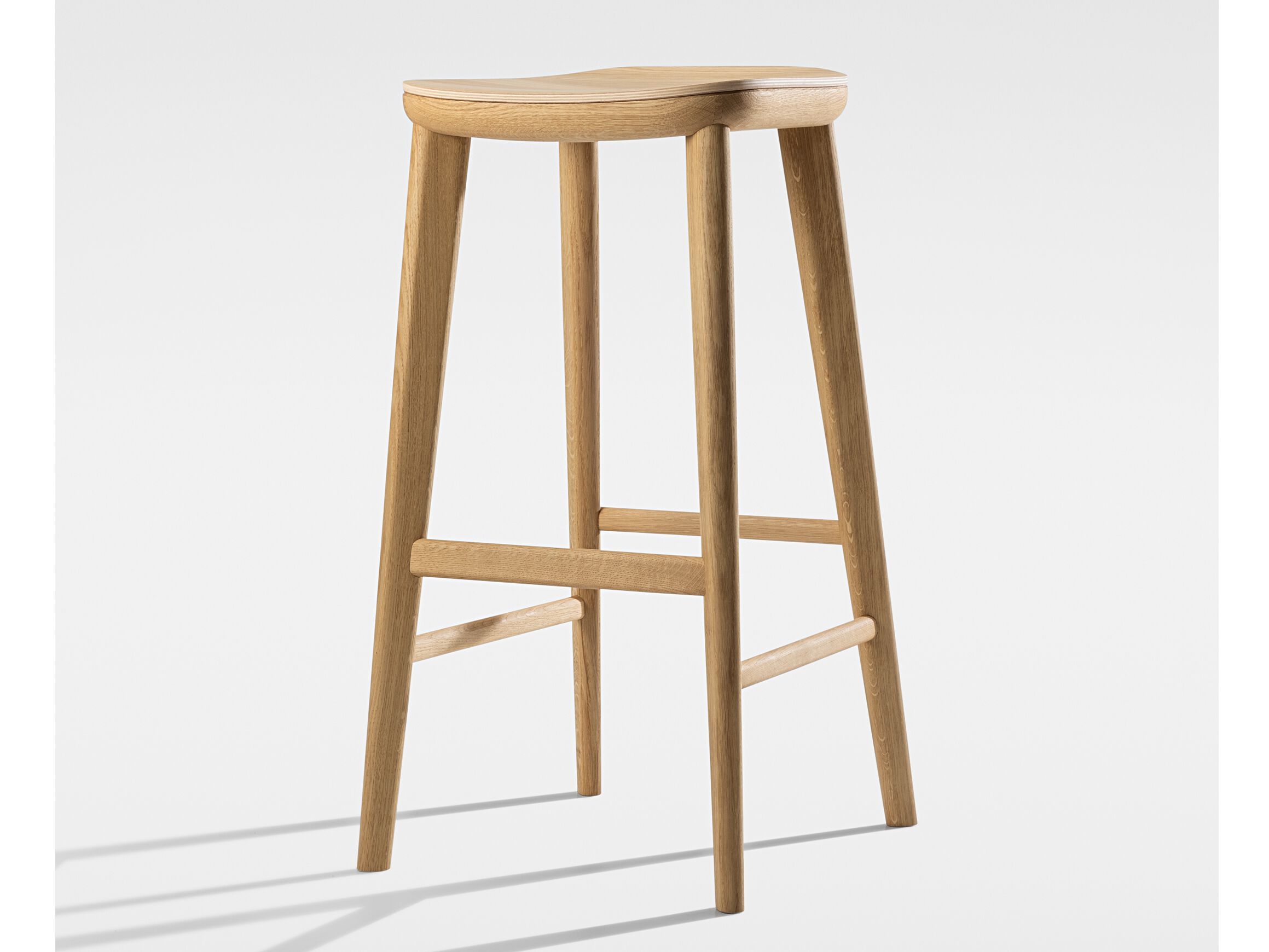 Высокий деревянный табурет с подставкой для ног ZEITRAUM Aeon ARCH-00030634 - Вид №3
