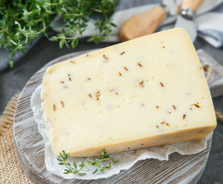 7024 Сыр "Велий" с тмином Вкусляндия  - Вид №1