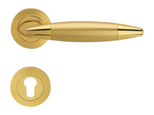 Классическая латунная ручка на розетке с насадкой