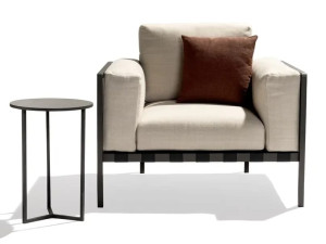 Мягкое кресло с подлокотниками